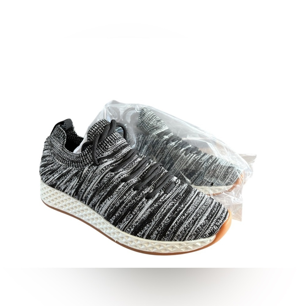 J/SLIDES Black and White Women's Sneakers